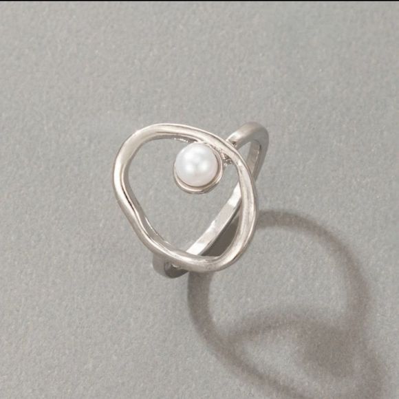 2 for $18❤️🔥 Silver Metal Loop Faux Pearl Asymmetrical Ring Size 9 - Picture 4 of 7